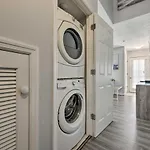 Convenient Condo With Hot Tub - Walk To Beach!
