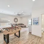 Holiday Fin - Heated Pool Hot Tub! Game Tables! Beachfront!!!