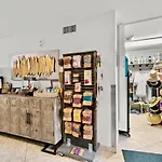 Luxury Calypso Tower 3! Free Beach Chair Service For 4! By Dolce Vita Getaways Pcb