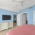Twin Palms 1705