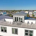 Making Waves - Huge Heated Beachfront Pool Hot Tub! Best In Pcb!