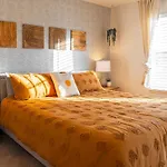Dog And Kid Friendly Beach House - Private Yard & Deck - 3 Min Walk To Beach