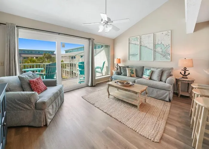 Cozy And Bright Condo On Private Section Of Beach With A Pool!