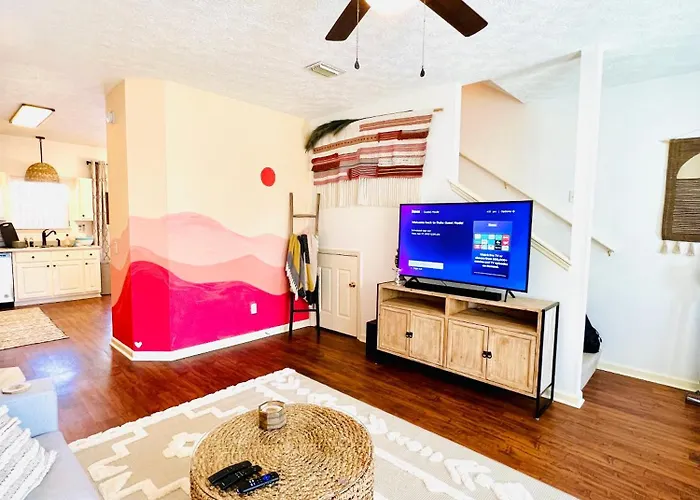 Dog And Kid Friendly Beach House - Private Yard & Deck - 3 Min Walk To Beach