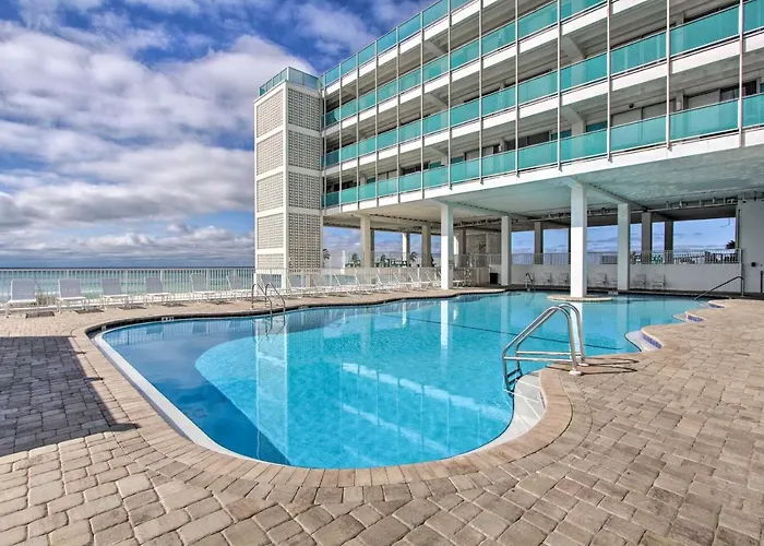 Oceanfront Couples Retreat With Direct Beach Access