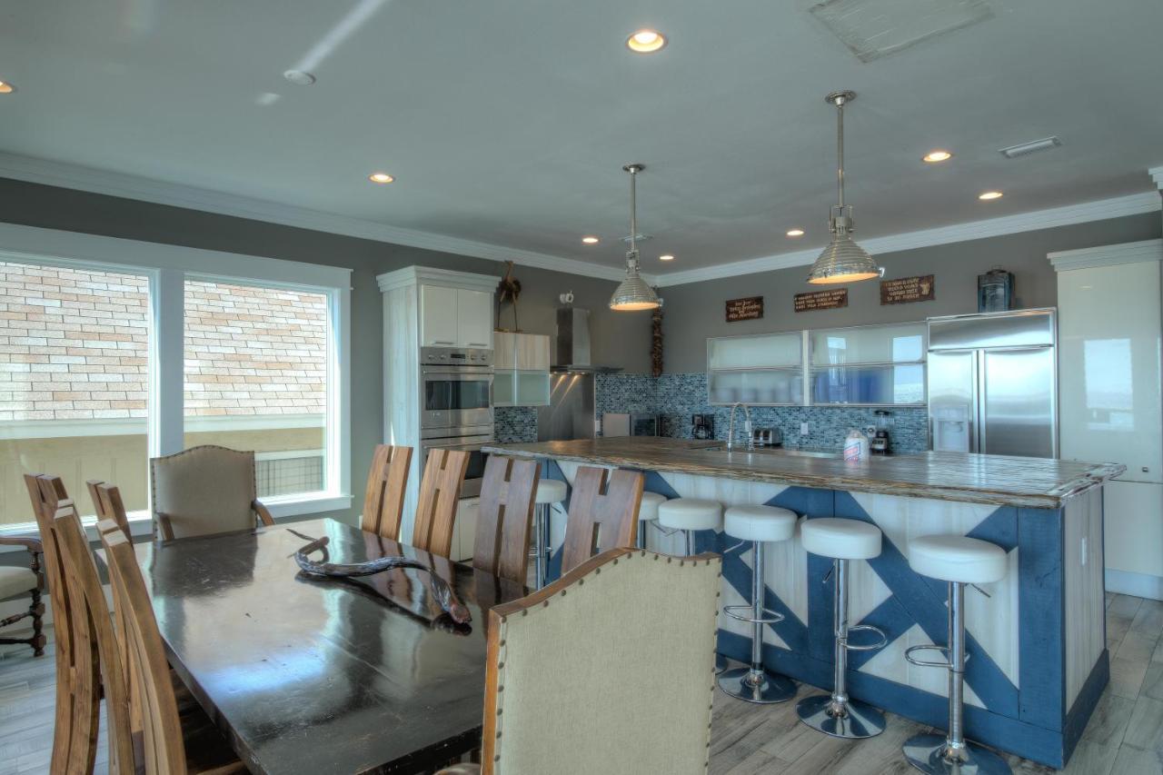 Making Waves - Huge Heated Beachfront Pool Hot Tub! In Pcb! Holiday home Panama City Beach
