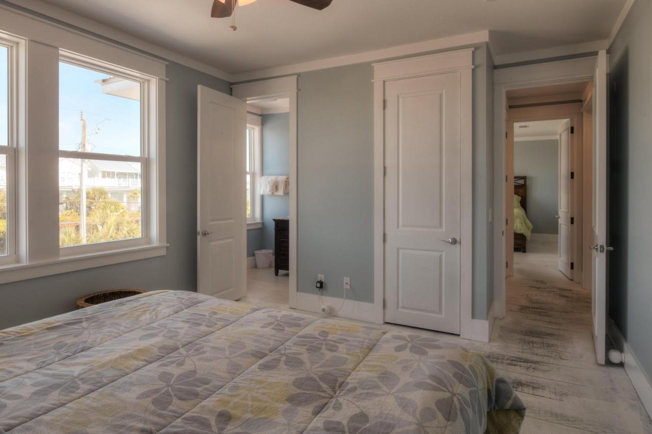 Holiday home Making Waves - Huge Heated Beachfront Pool Hot Tub! In Pcb!