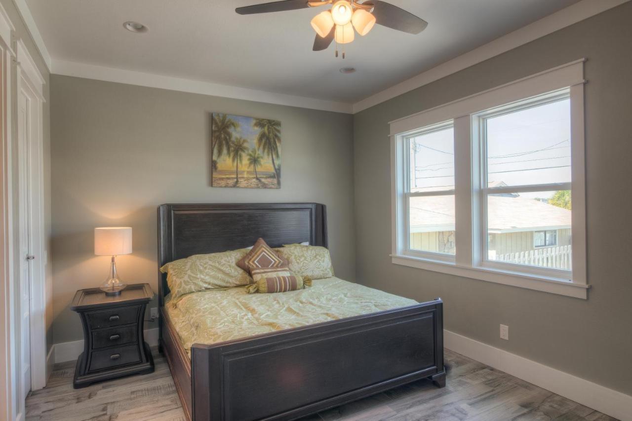 Making Waves - Huge Heated Beachfront Pool Hot Tub! In Pcb! Holiday home