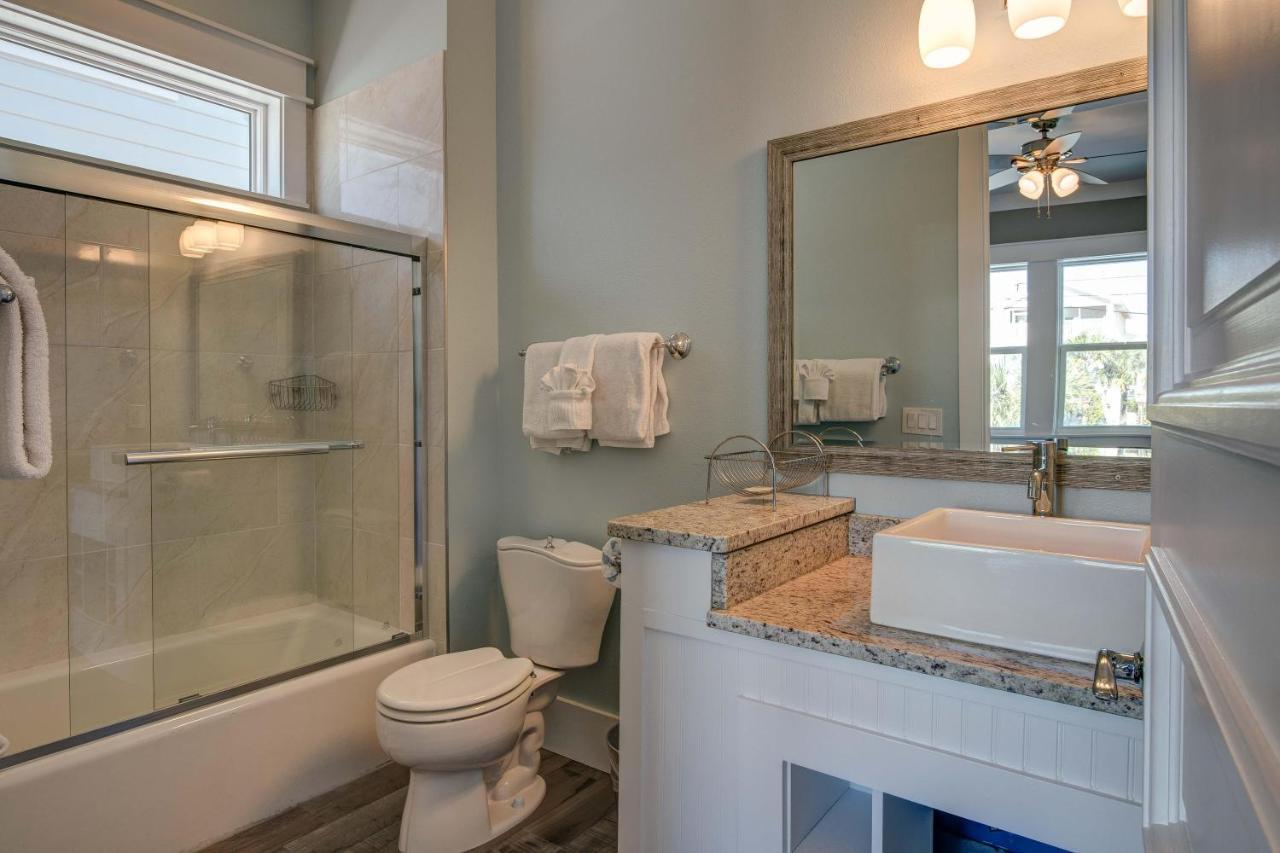 Making Waves - Huge Heated Beachfront Pool Hot Tub! In Pcb! Holiday home