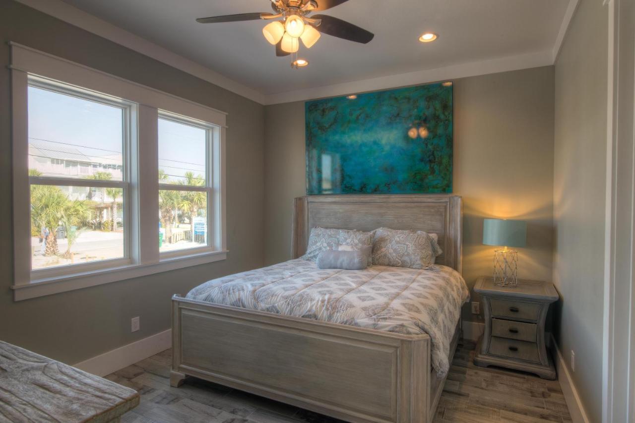Making Waves - Huge Heated Beachfront Pool Hot Tub! In Pcb! Holiday home *