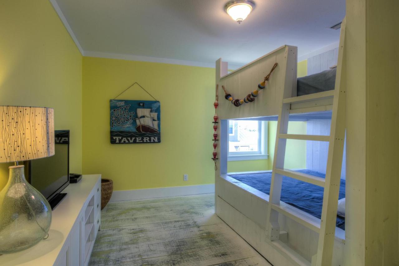 Making Waves - Huge Heated Beachfront Pool Hot Tub! In Pcb! *