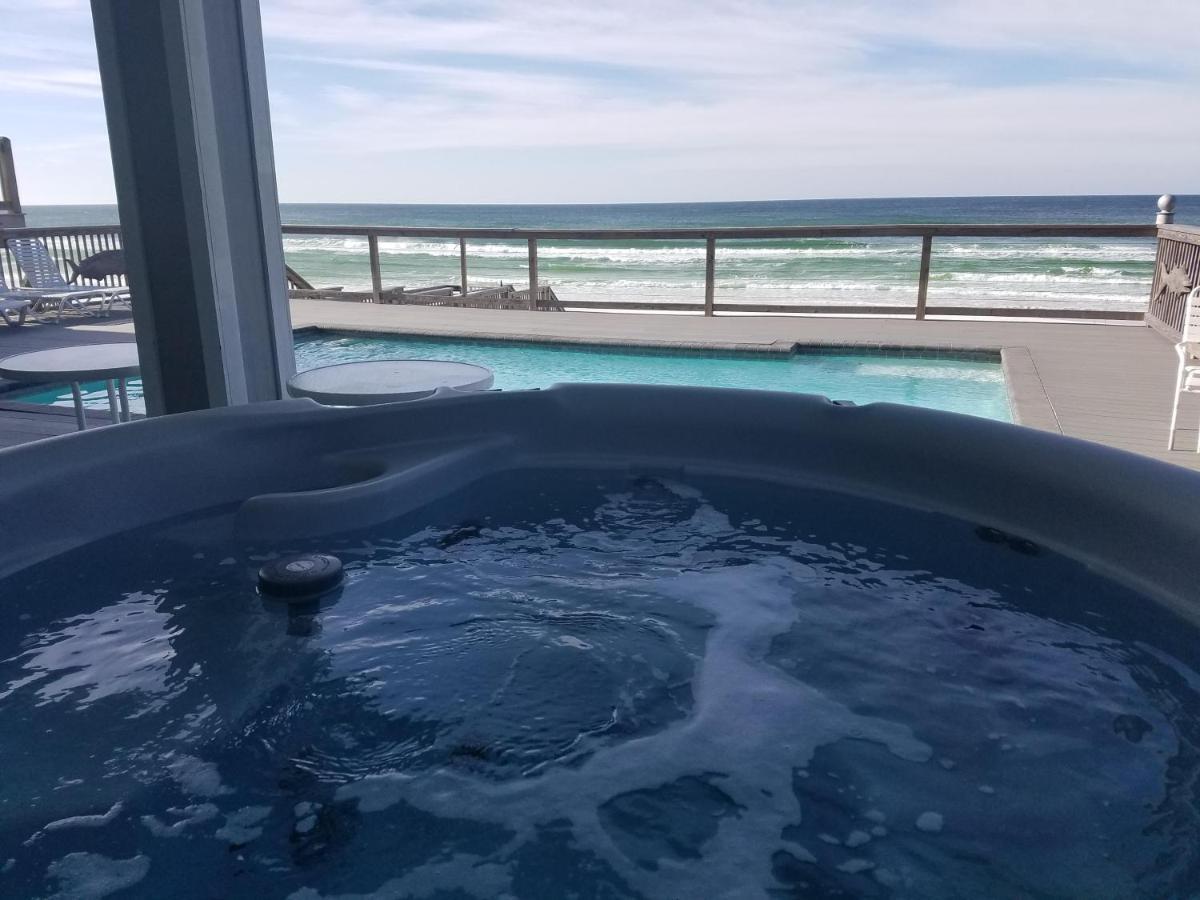 Holiday home Making Waves - Huge Heated Beachfront Pool Hot Tub! In Pcb!
