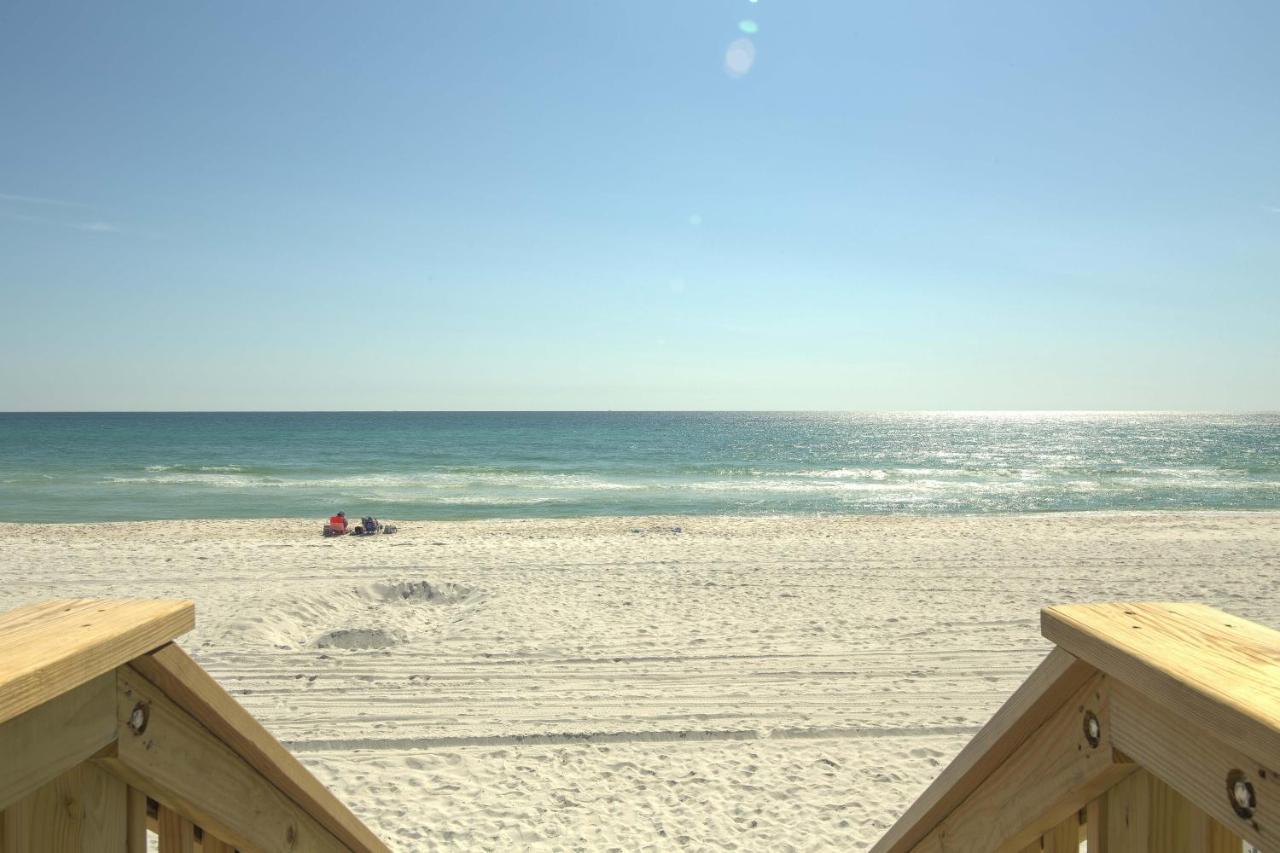 Making Waves - Huge Heated Beachfront Pool Hot Tub! In Pcb! Holiday home
