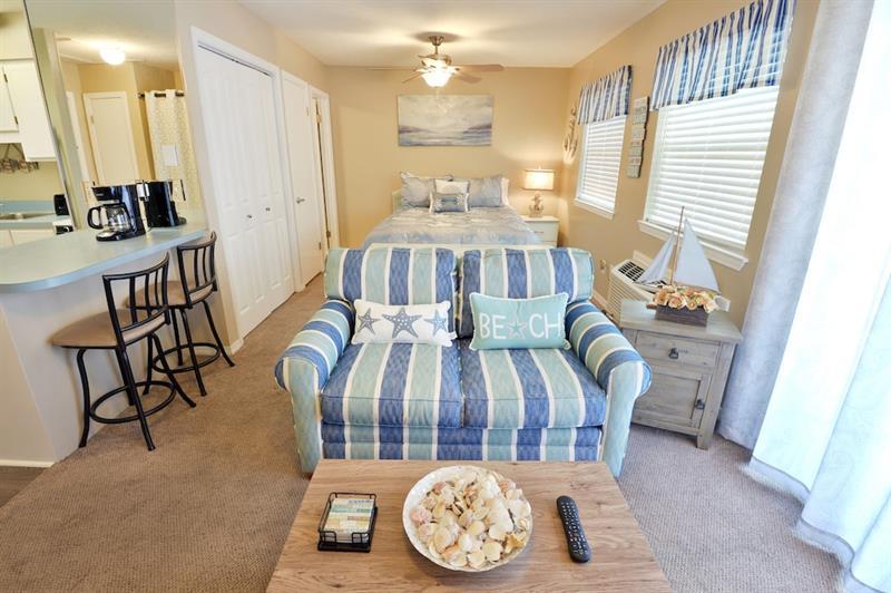 Gulf Highlands 109, 2 Bedrooms, Heated Pool Access, Wifi, Sleeps 6 Panama City Beach