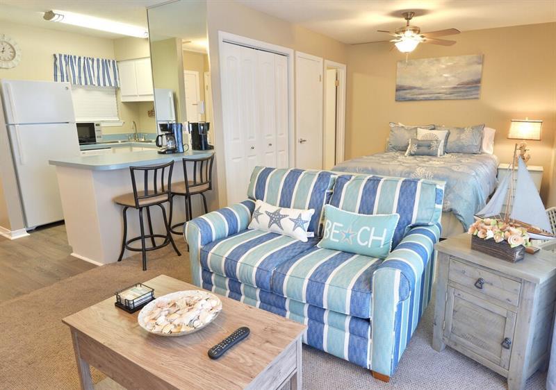 Apartment Gulf Highlands 109, 2 Bedrooms, Heated Pool Access, Wifi, Sleeps 6 *