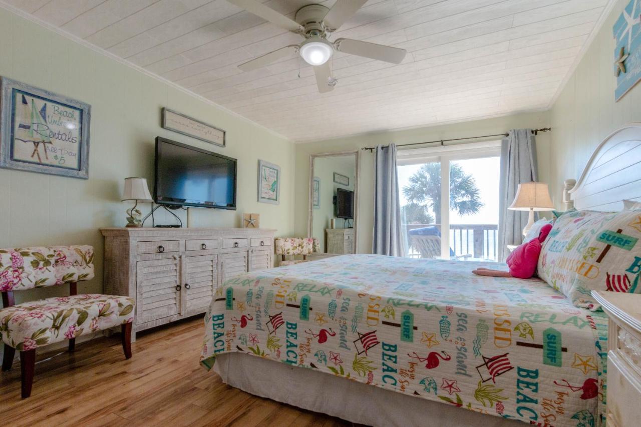 Holiday home Sunny By Book That