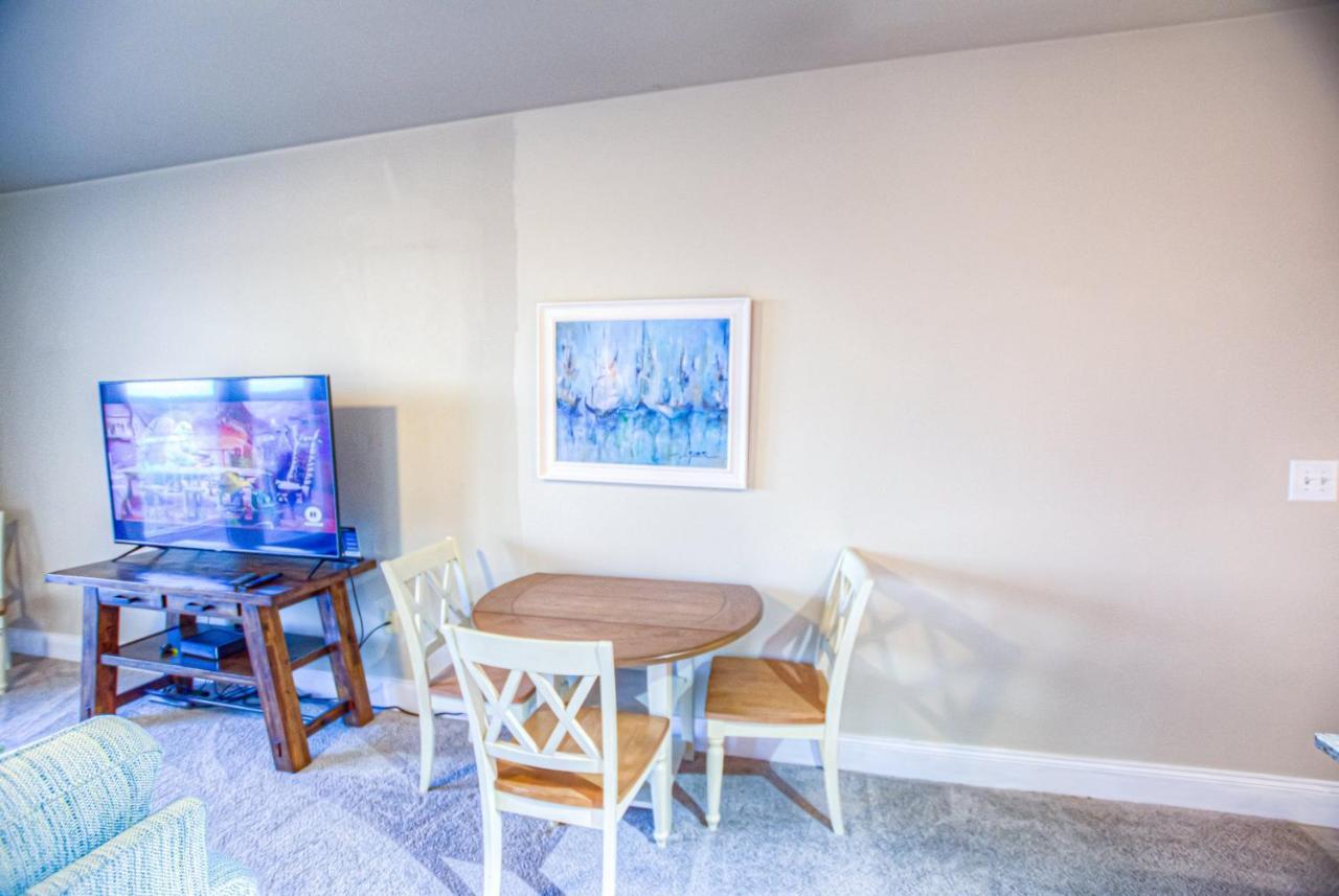 Next To The 10th Floor Pool - Laketown Wharf 1032- 2 Bd Bunks, 2ba, And Amazing Amenities! *