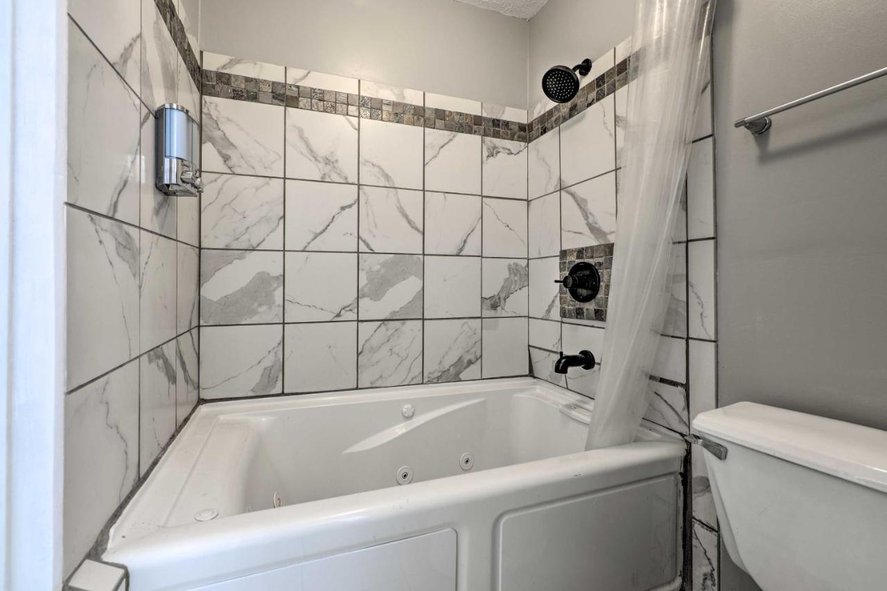 Apartment Convenient With Hot Tub - Walk To Beach! *