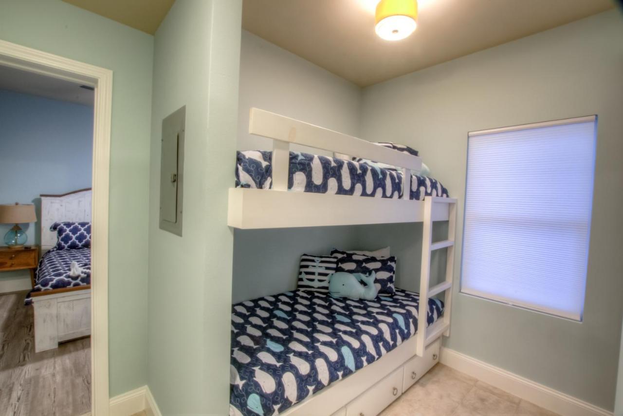 Laketown Wharf 429 By Aneliya Holiday home *