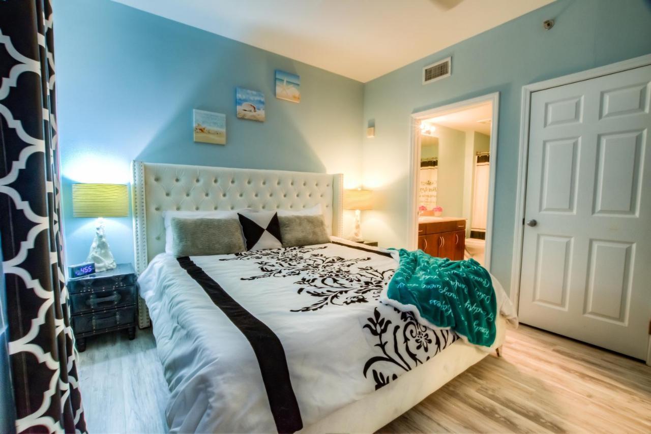 Laketown Wharf 735 By Aneliya *