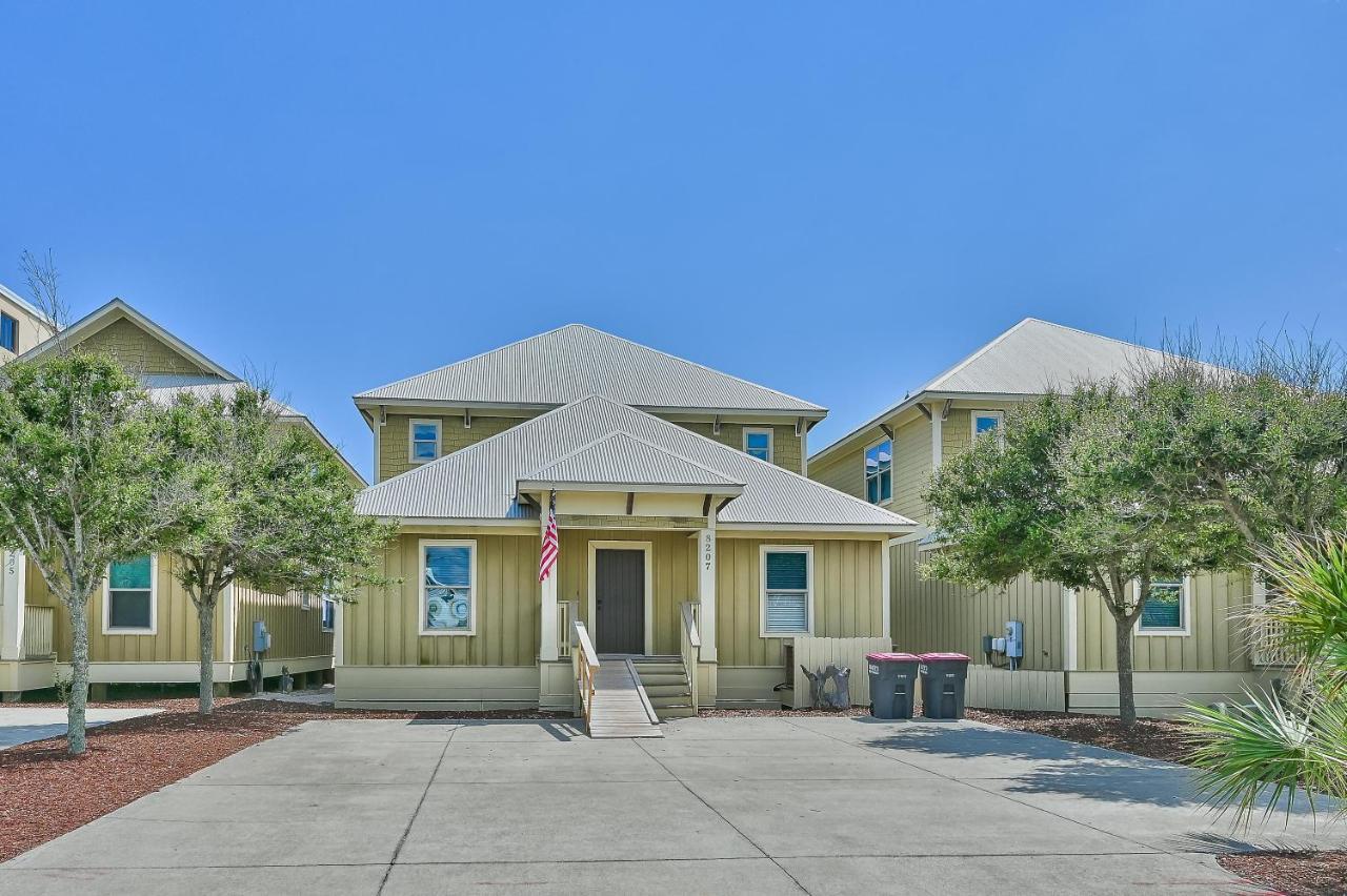 Holiday home Fin - Heated Pool Hot Tub! Game Tables! Beachfront!!!