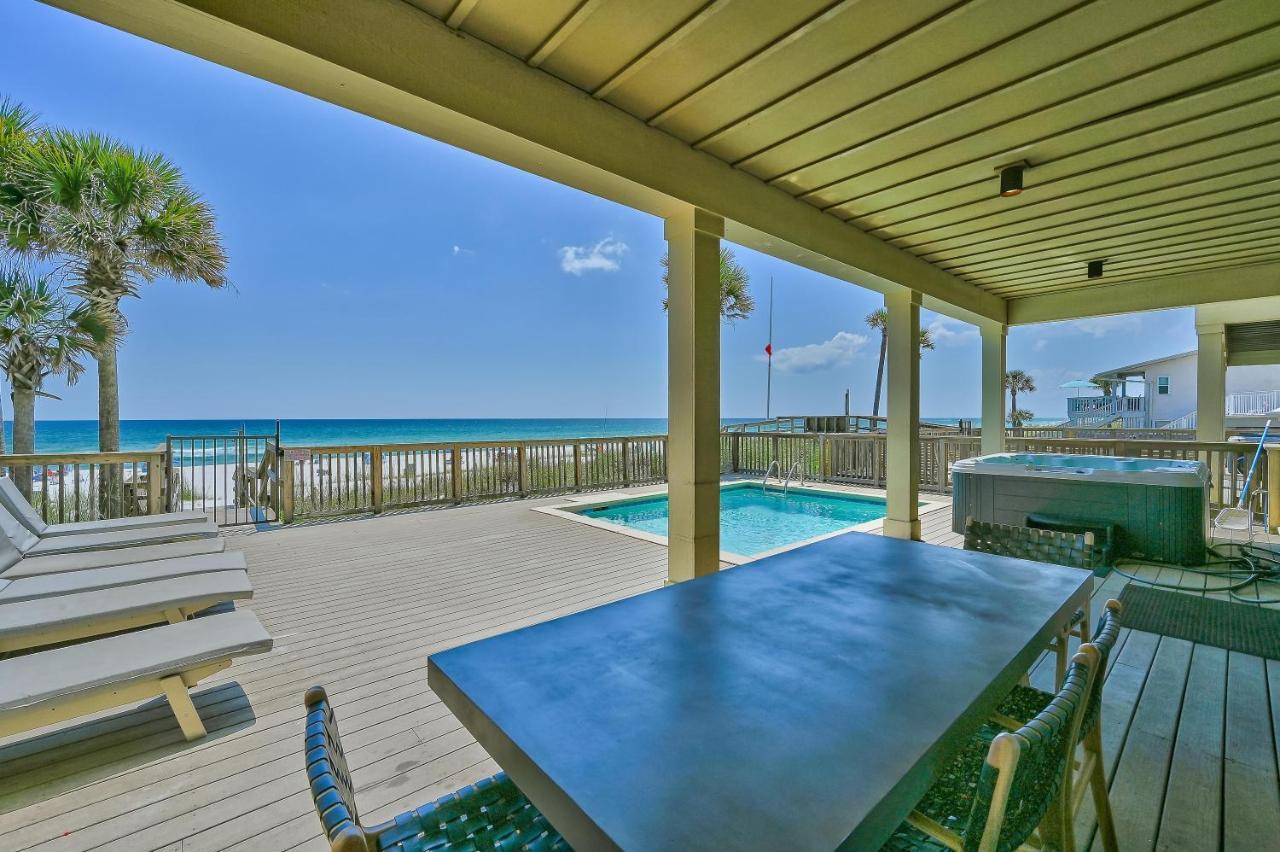 Fin - Heated Pool Hot Tub! Game Tables! Beachfront!!! Holiday home