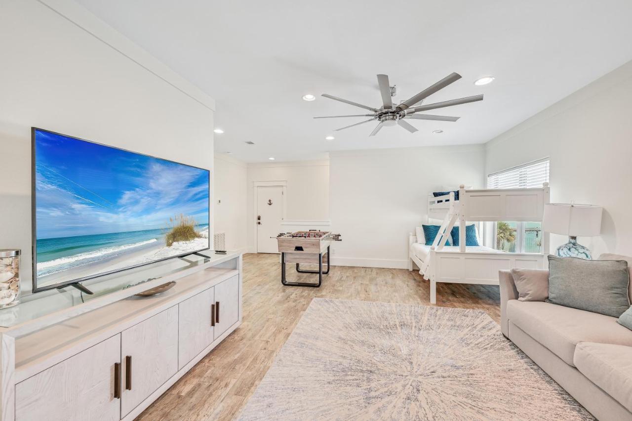 Holiday home Fin - Heated Pool Hot Tub! Game Tables! Beachfront!!! *