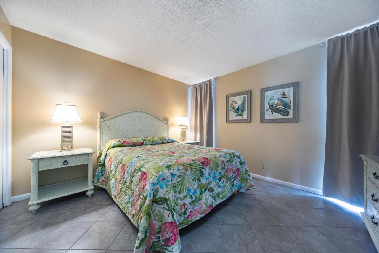 Edgewater Leeward #302 *