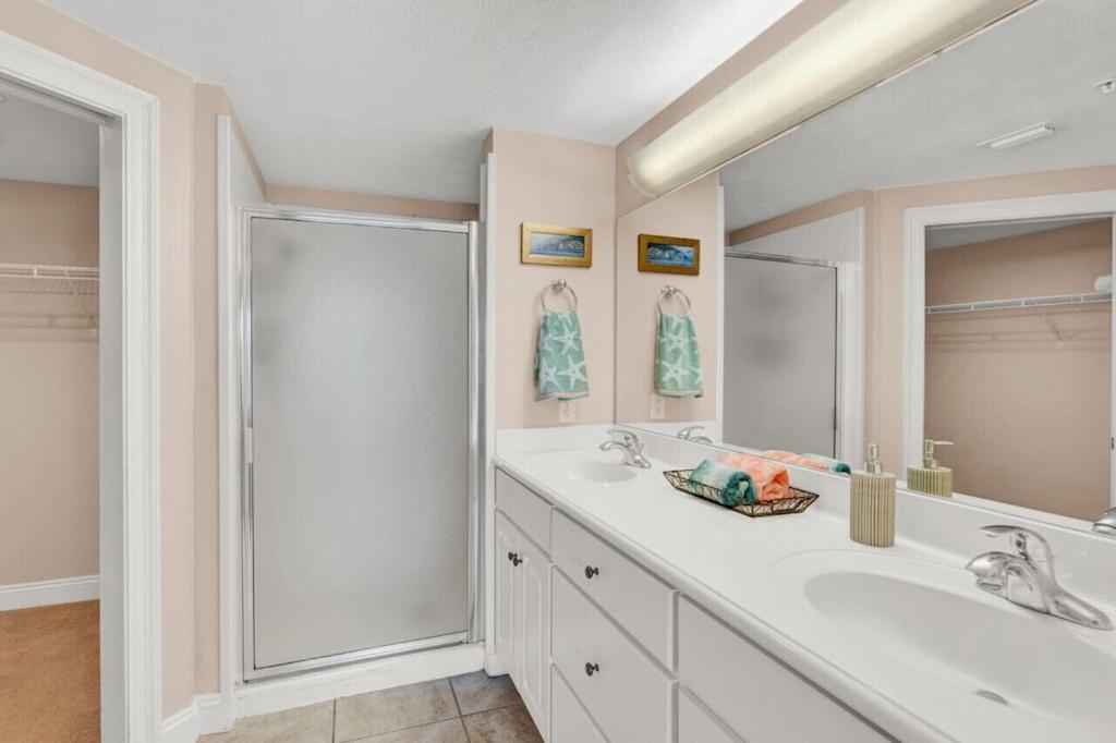 Treasure Island 707 - Gulf Front, Sunset Views, Heated Pool & Hot Tub! Apartment *