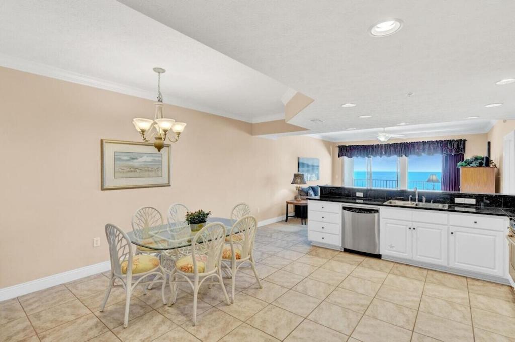 Apartment Treasure Island 707 - Gulf Front, Sunset Views, Heated Pool & Hot Tub! Panama City Beach