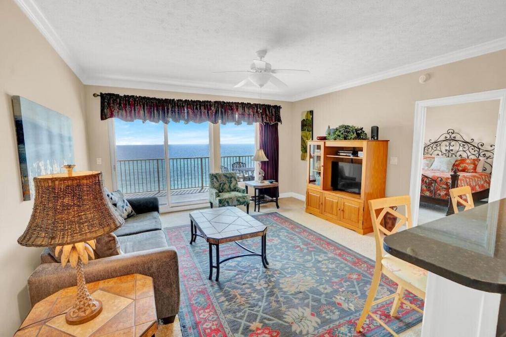 Apartment Treasure Island 707 - Gulf Front, Sunset Views, Heated Pool & Hot Tub!