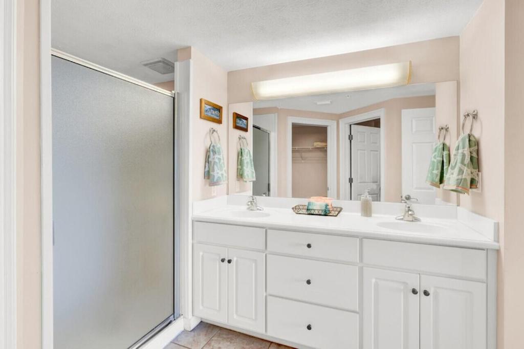 Treasure Island 707 - Gulf Front, Sunset Views, Heated Pool & Hot Tub! Apartment *