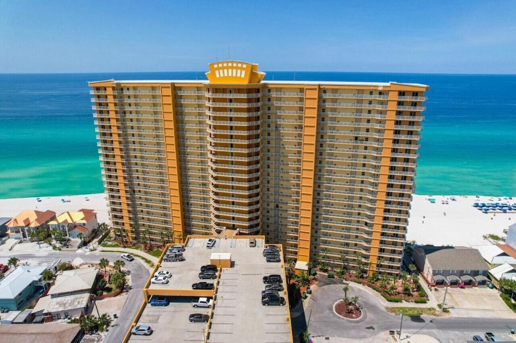 Treasure Island 707 - Gulf Front, Sunset Views, Heated Pool & Hot Tub!