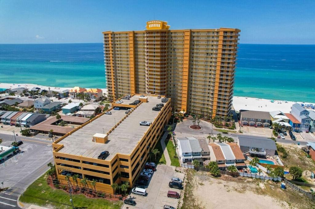 Treasure Island 707 - Gulf Front, Sunset Views, Heated Pool & Hot Tub! *