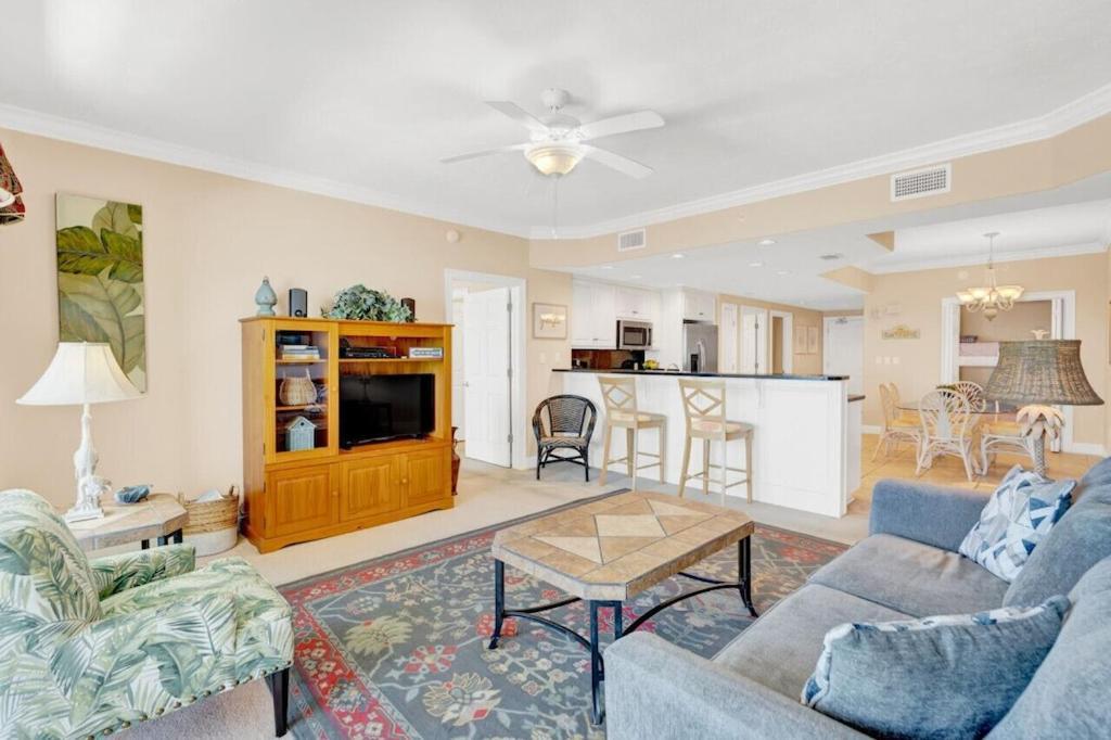 Apartment Treasure Island 707 - Gulf Front, Sunset Views, Heated Pool & Hot Tub!