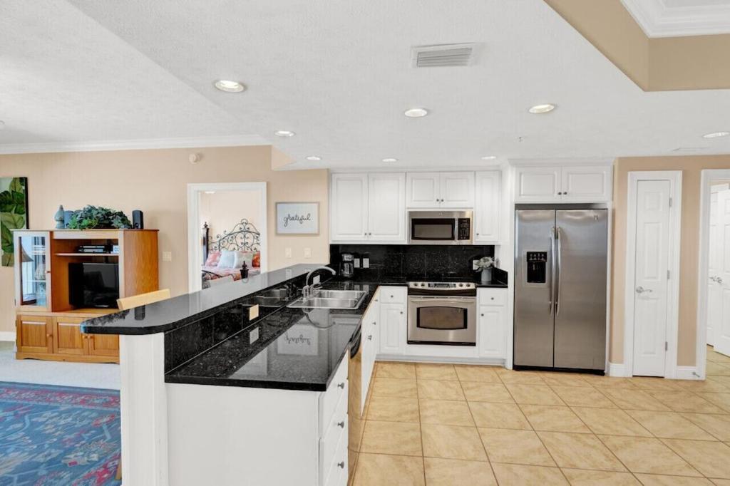 Treasure Island 707 - Gulf Front, Sunset Views, Heated Pool & Hot Tub!