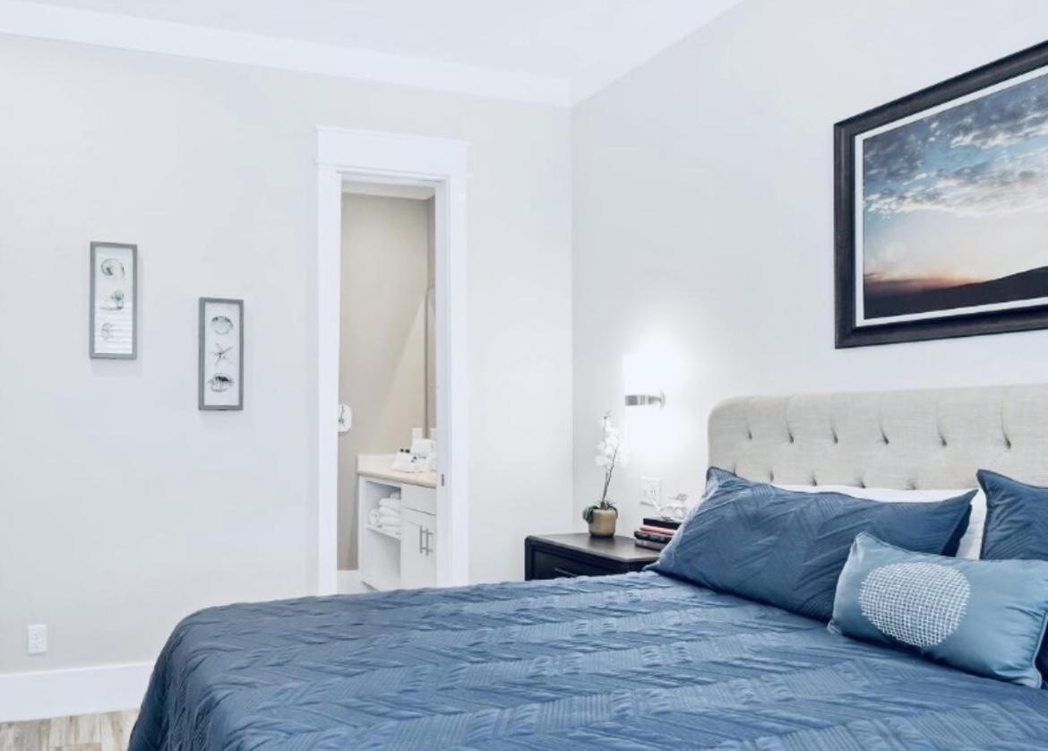 Holiday home Freshly Squeezed - Heated Pool! West End! Beachfront!!!
