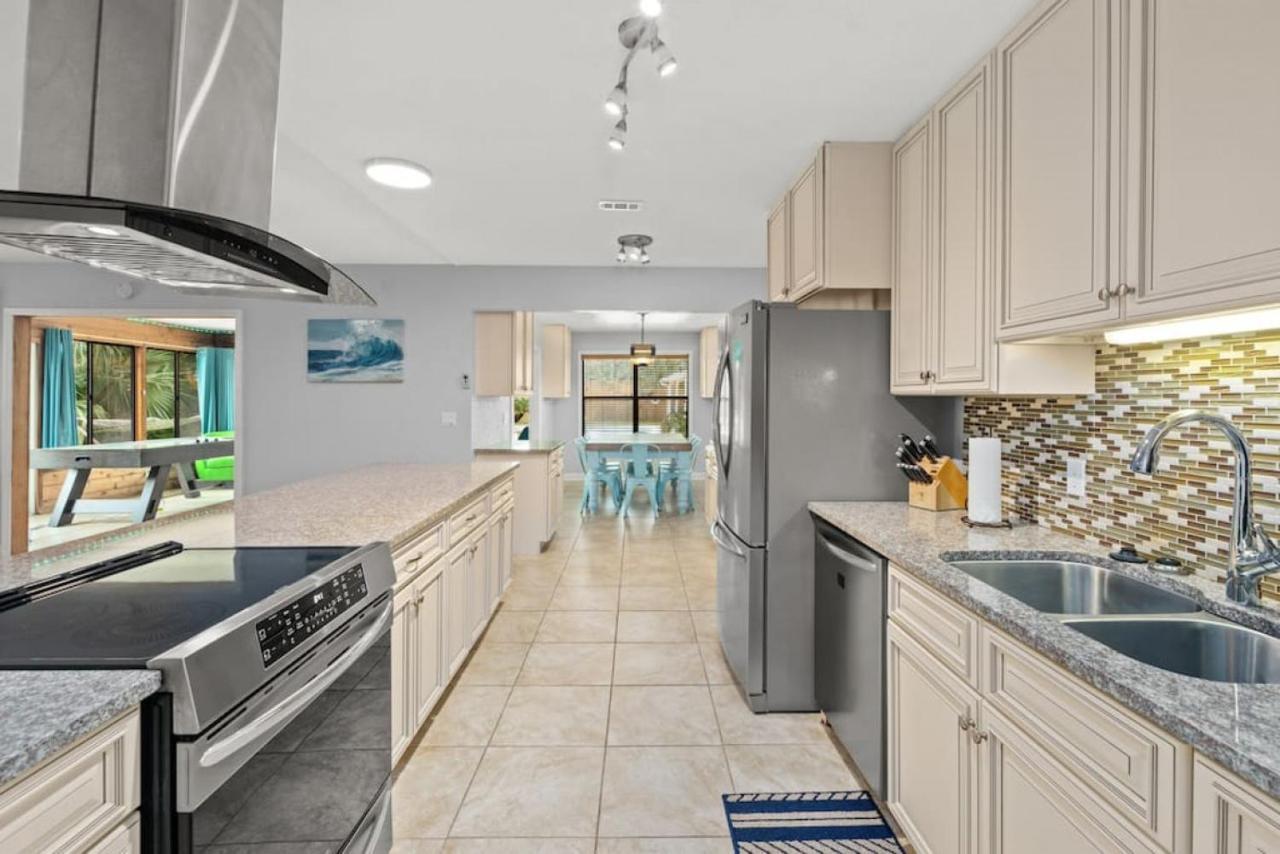 The Flip Flop Stop - Private Heated Pool, Pool House, Backyard Oasis And Game Holiday home Panama City Beach