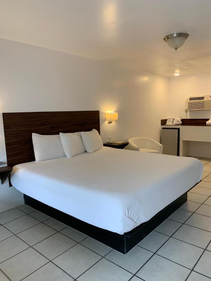 Banana Peel Hotel 4*
