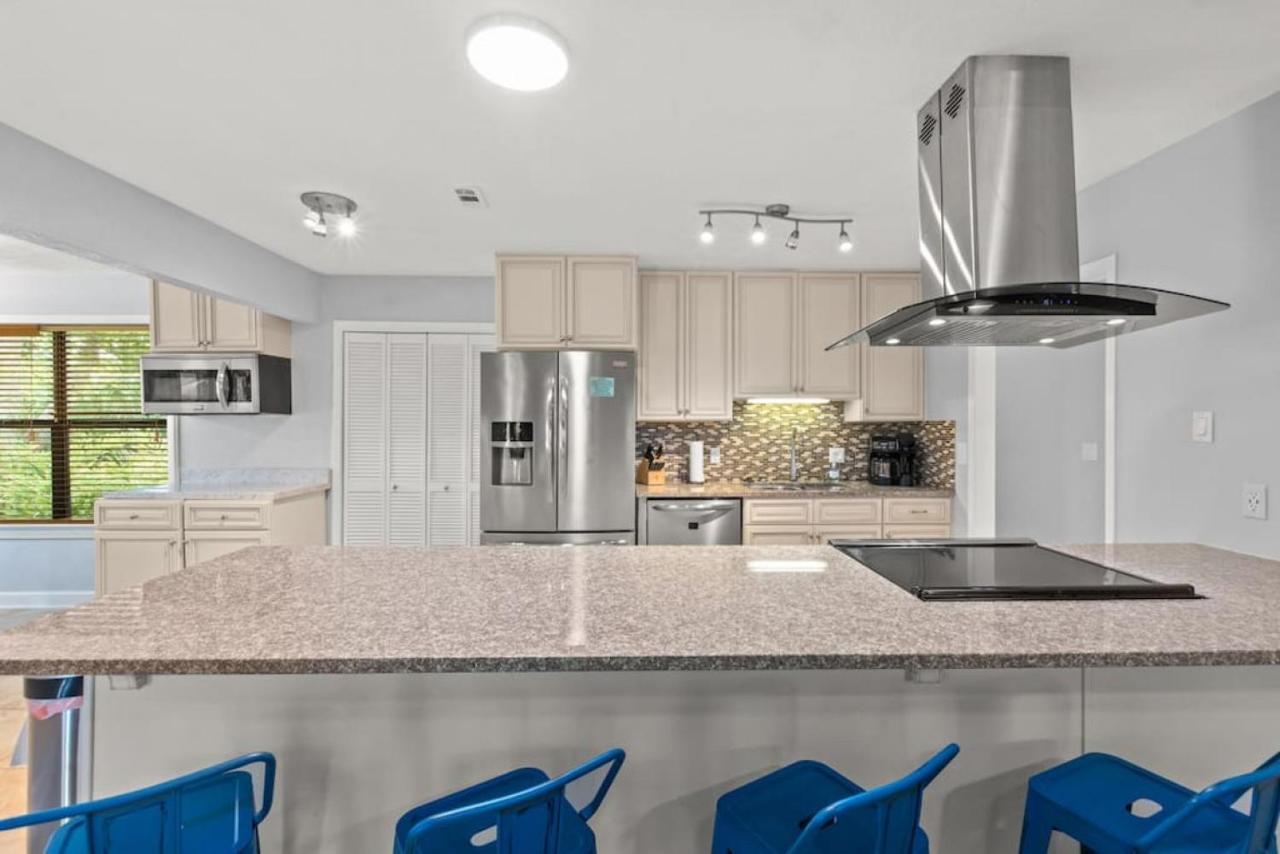 Holiday home The Flip Flop Stop - Private Heated Pool, Pool House, Backyard Oasis And Game