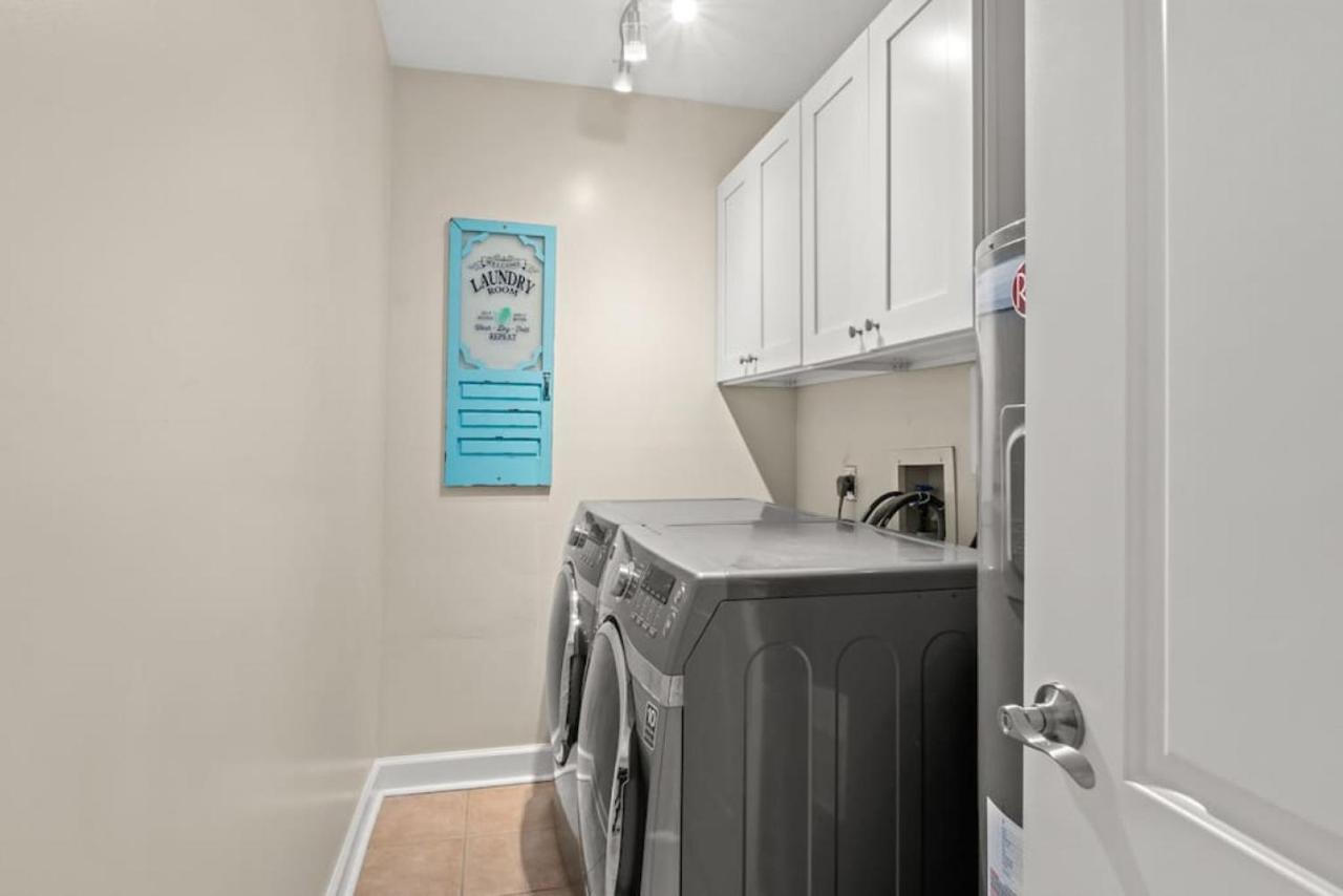 The Flip Flop Stop - Private Heated Pool, Pool House, Backyard Oasis And Game *
