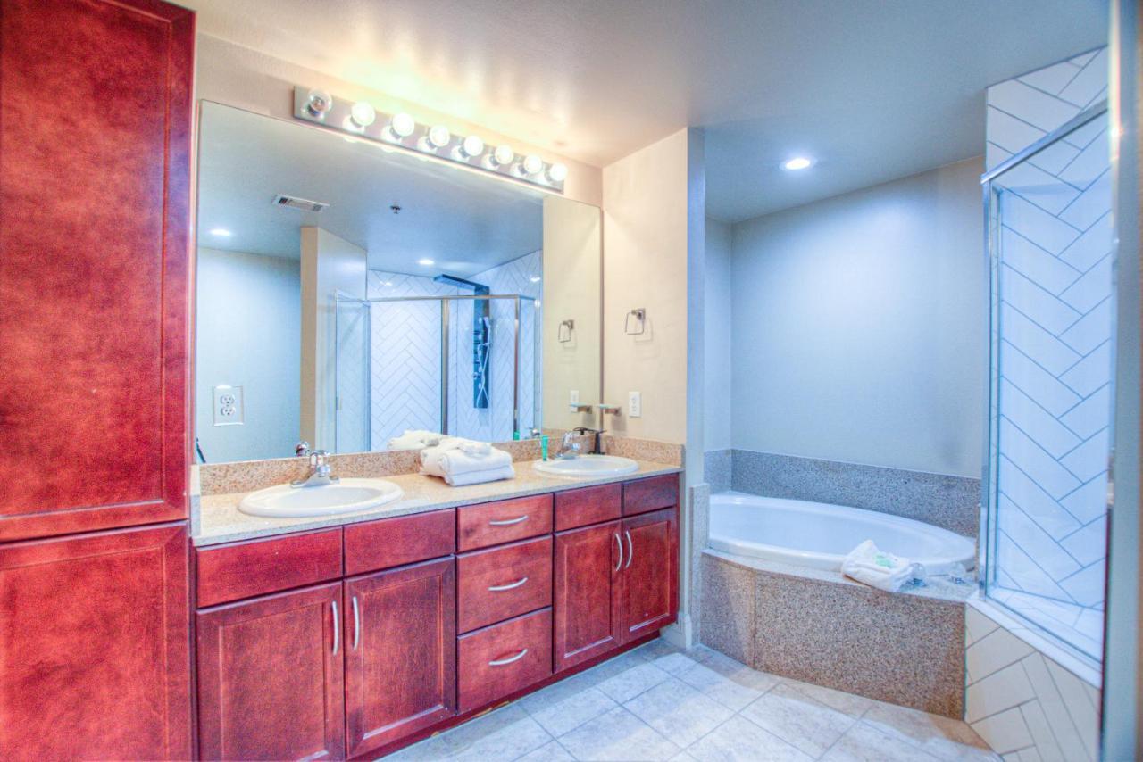 Holiday home Next To The 10th Floor Pool - Laketown Wharf 1032- 2 Bd Bunks, 2ba, And Amazing Amenities!