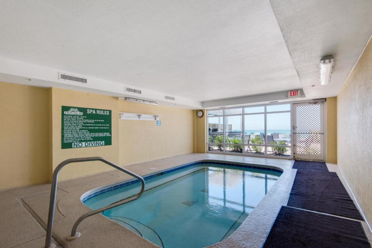 Twin Palms 402