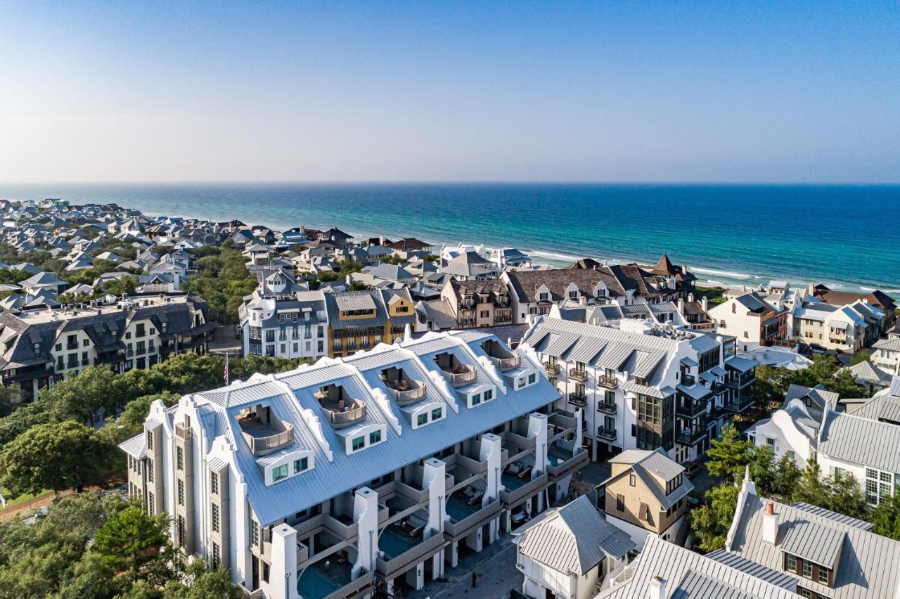 Apartment Private Pool, Gulf Views & Luxurious Features Throughout Lovely *