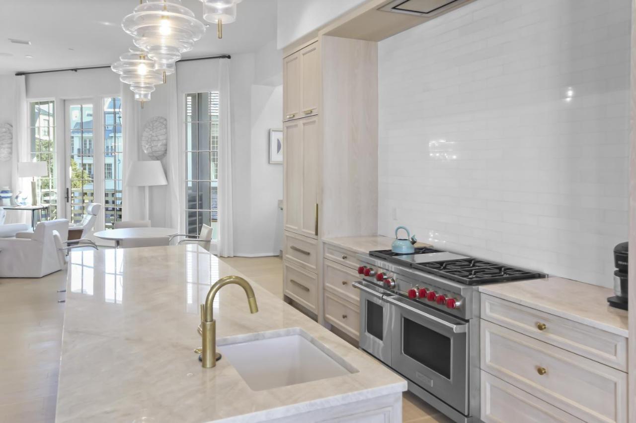 Apartment Private Pool, Gulf Views & Luxurious Features Throughout Lovely