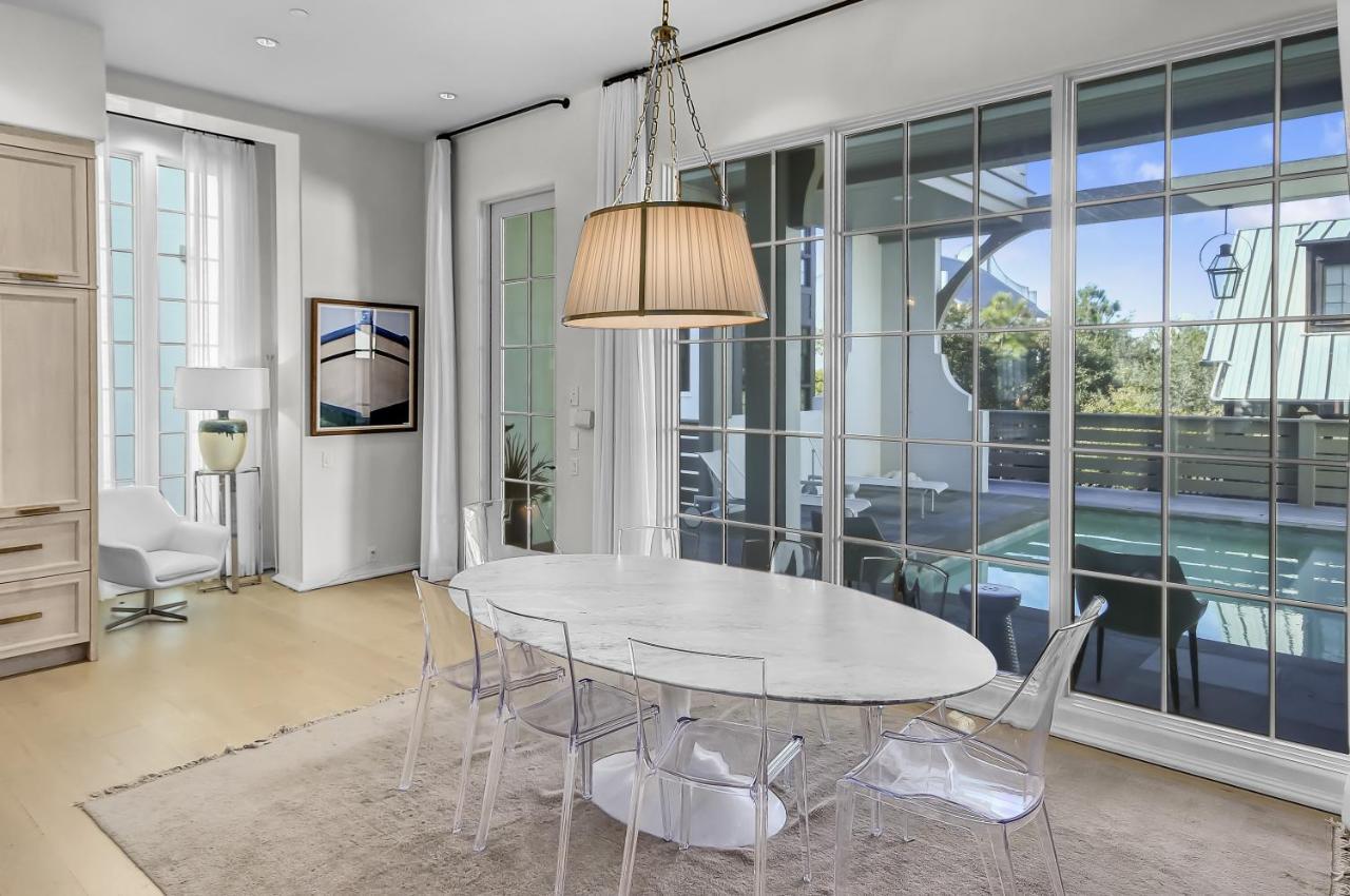 Apartment Private Pool, Gulf Views & Luxurious Features Throughout Lovely *