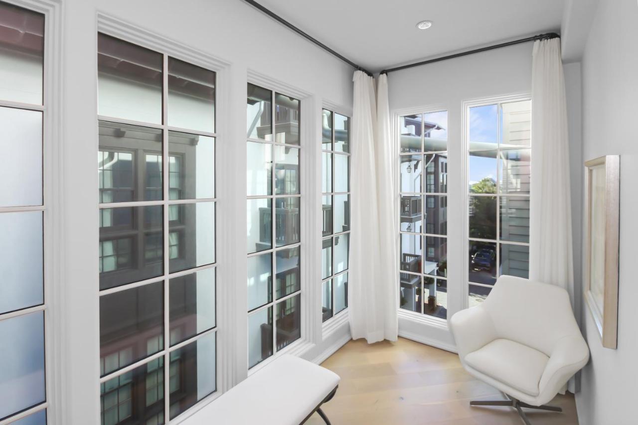 Private Pool, Gulf Views & Luxurious Features Throughout Lovely Apartment *