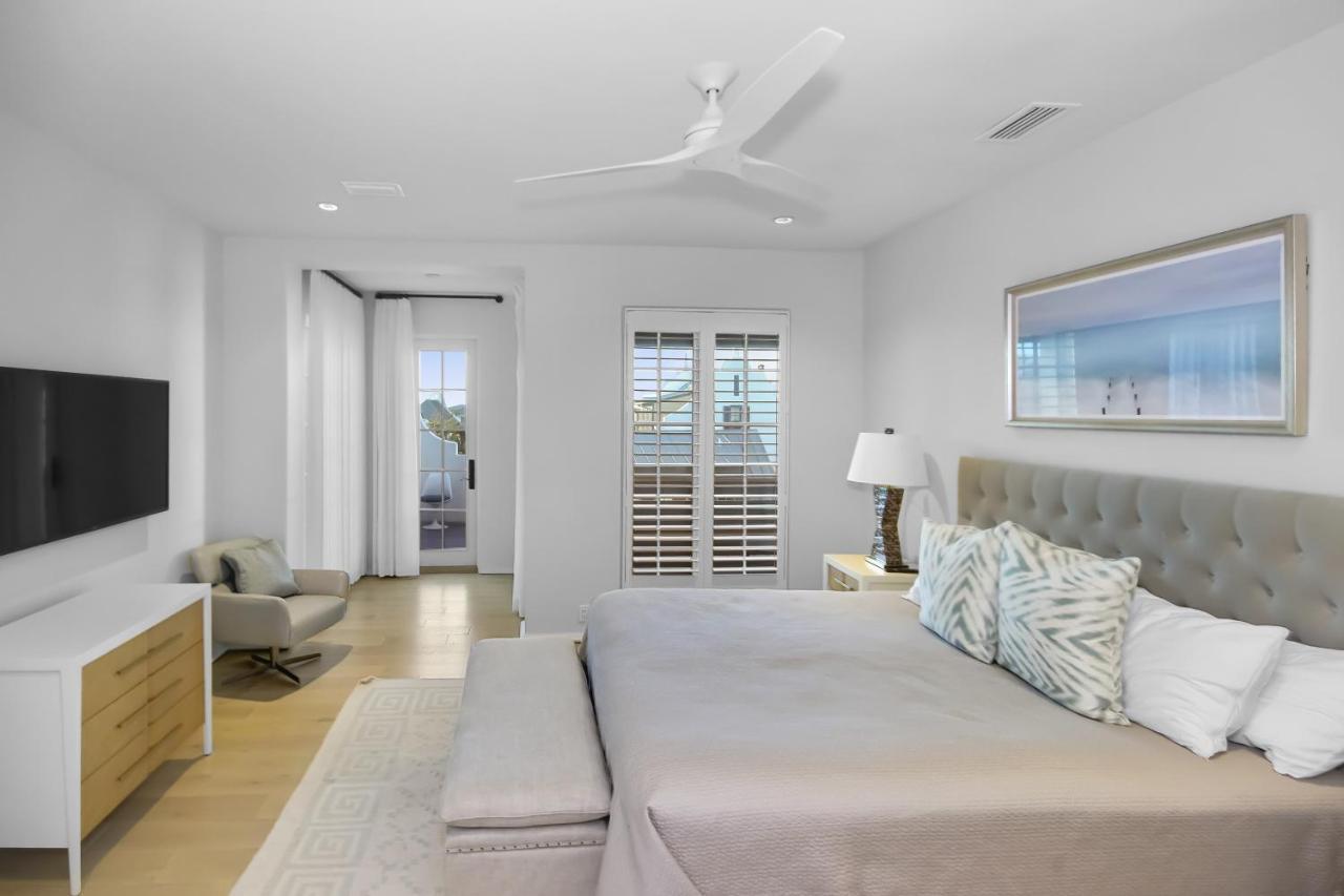 Private Pool, Gulf Views & Luxurious Features Throughout Lovely Apartment