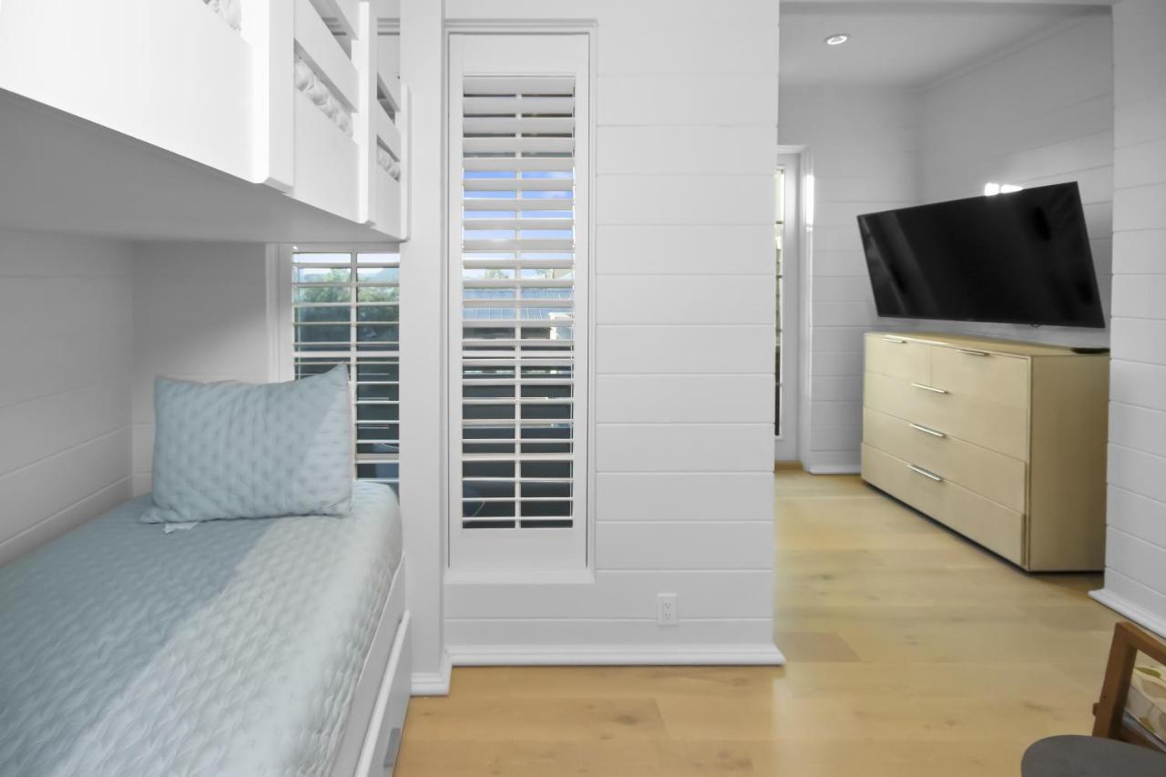 Apartment Private Pool, Gulf Views & Luxurious Features Throughout Lovely