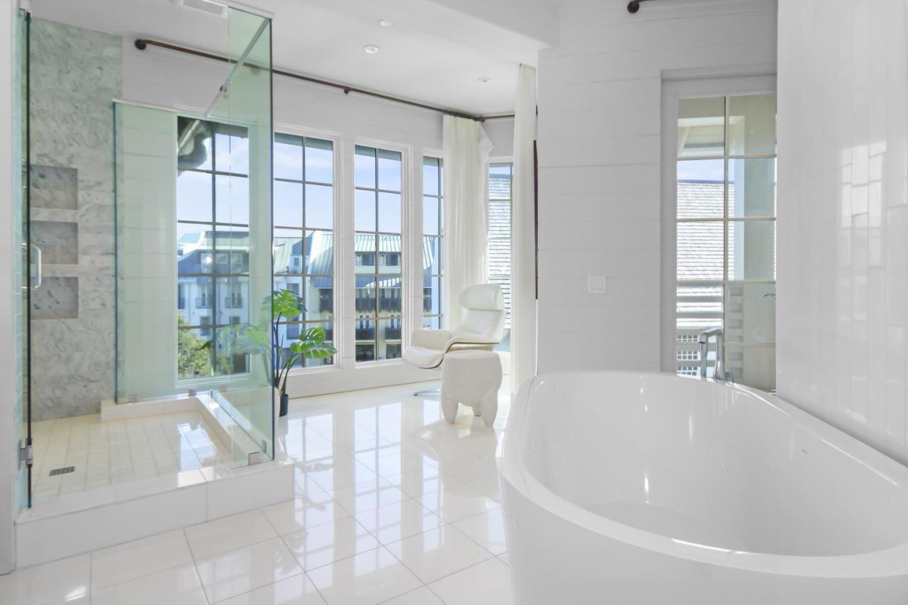 Private Pool, Gulf Views & Luxurious Features Throughout Lovely Apartment